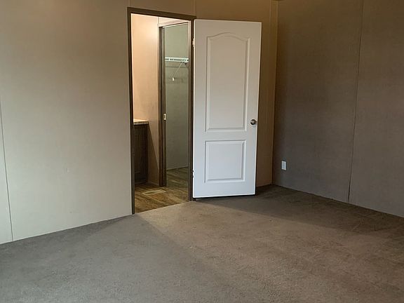 Bed 1 of Home for Lease at 164 Paul Rd, Lake Charles LA 70607