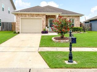 2325 N Village Ct, Gretna, LA 70056