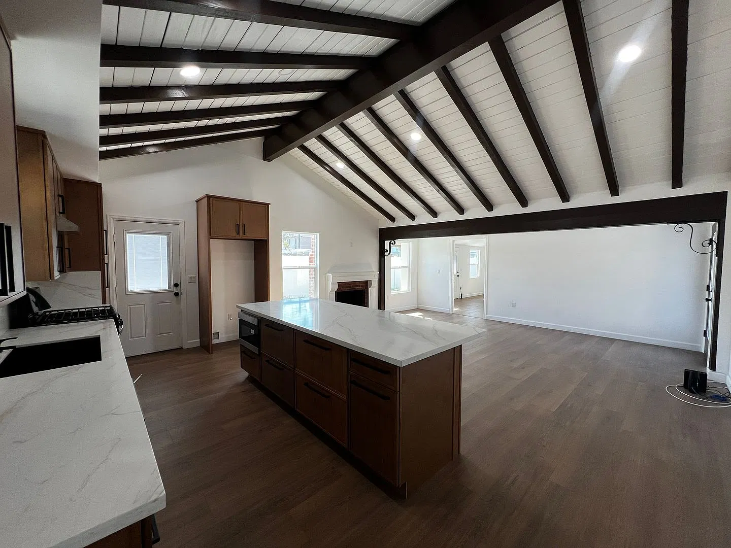 Completely Remodeled 5 Bedroom House for Rent in Anaheim — Photo 3