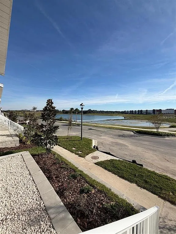 4 bed, 3.5 bath, 2030 sqft, $2,800 — Photo 2