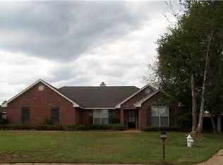 707 Pebble Cv, Byram, MS 39272