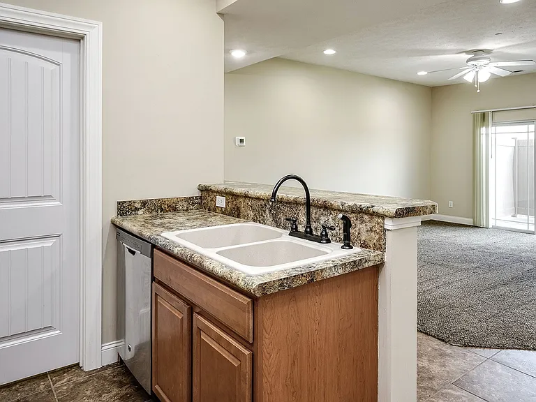 Oak Pointe — Photo 16
