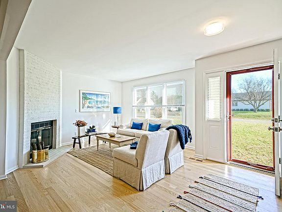 3rd image of 5 Bradford Ln