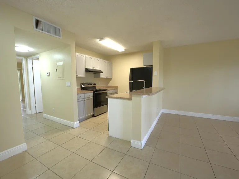 1617 Meadows Cir W — Photo 5