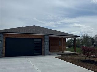 1107 Old Time Dr, Excelsior Springs, MO 64024