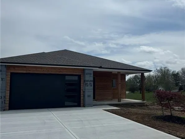 1107 Old Time Dr, Excelsior Springs, MO 64024