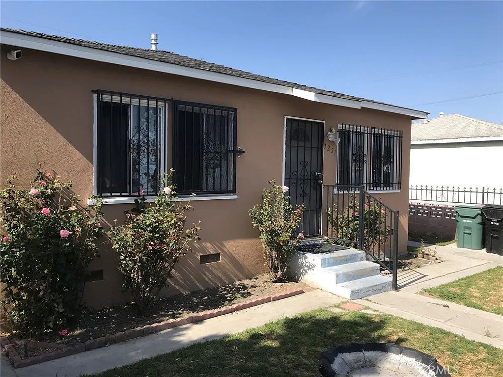 2 bed, 834 sqft, $2,300 — Photo 2