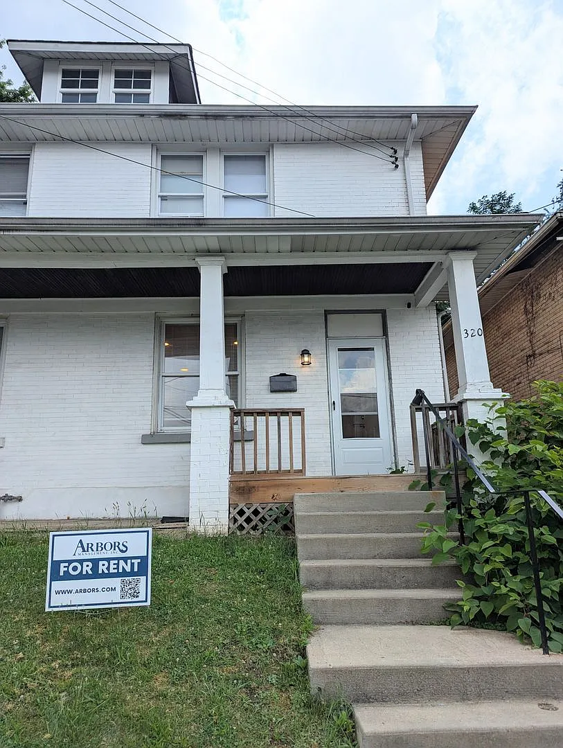 2 Bedroom 1 Bathroom Right Side Duplex (Brookline) — Photo 1