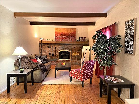 3rd image of 4049 Darby Ln