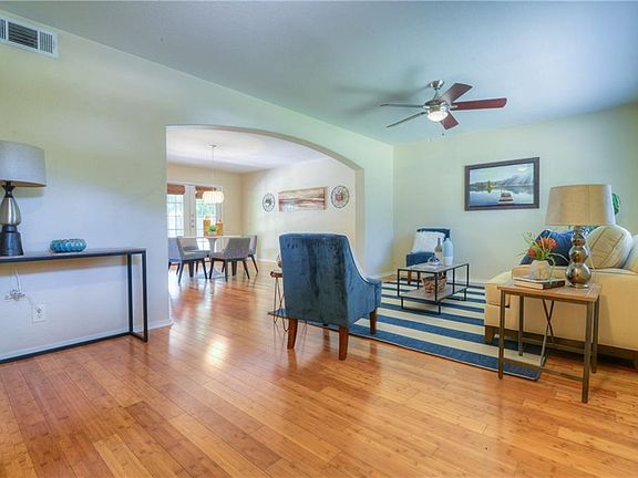 5th image of 5209 Creekline Dr