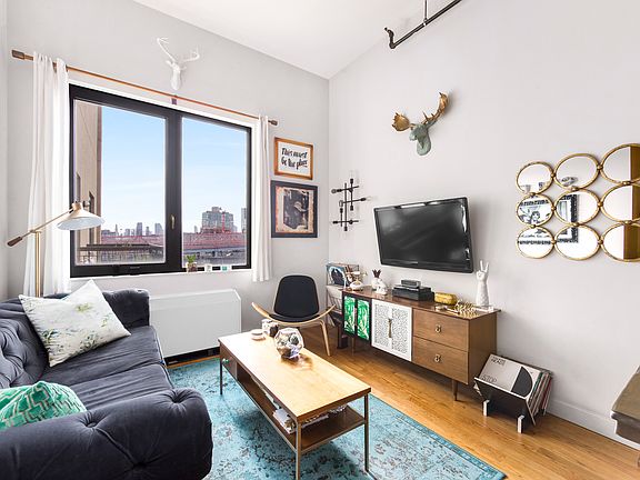 4th image of 390 Wythe Ave APT 7A