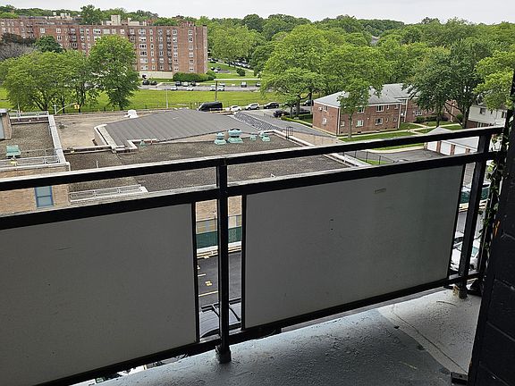 2nd image of 1666 Bell Blvd #514
