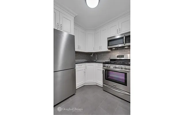 Sold by Douglas Elliman | media 26