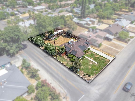 2nd image of 4790 N Fruit Avenue