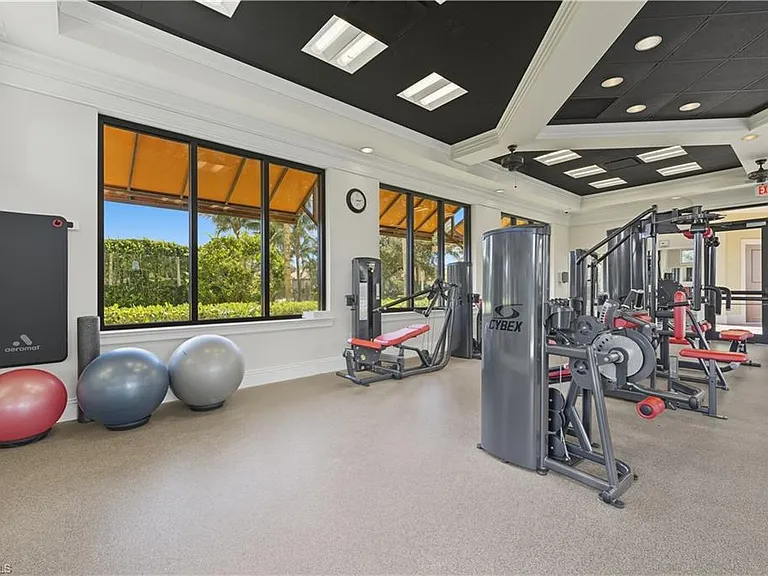 9475 Isla Bella Cir — Photo 39