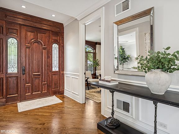 4th image of 725 Park Plaine Ave