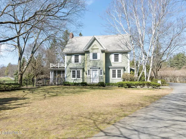 11 Loudon Heights No, Loudonville, NY 12211