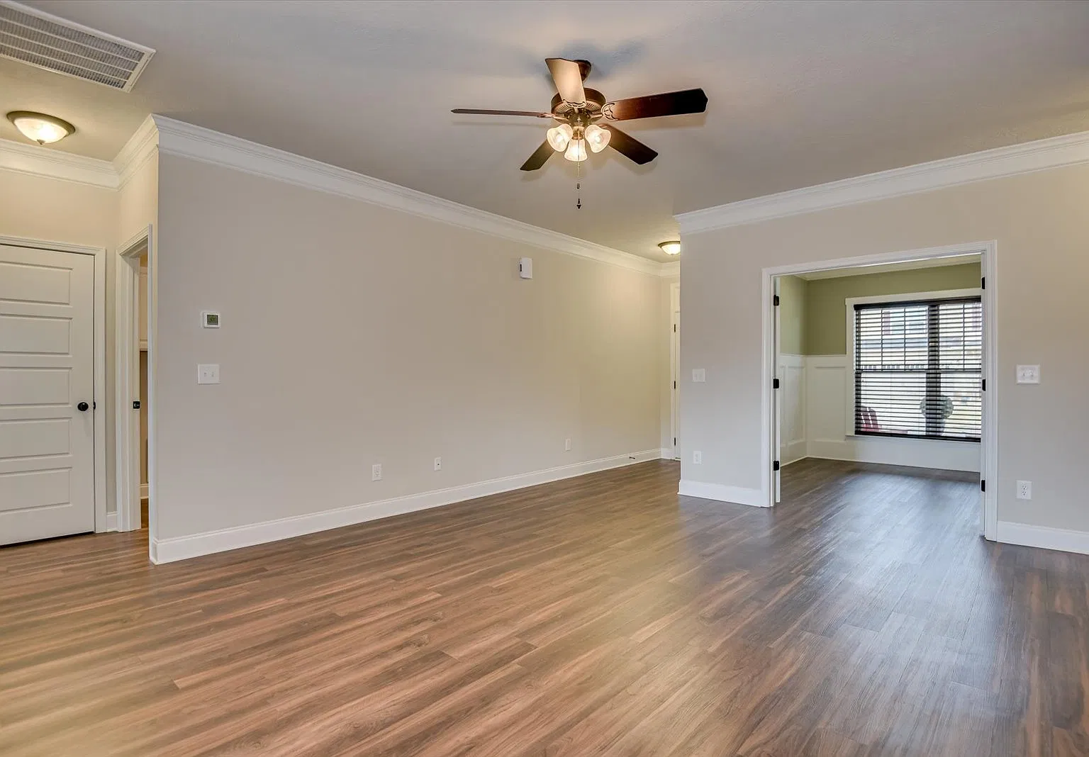 1030 Swan Ct — Photo 3