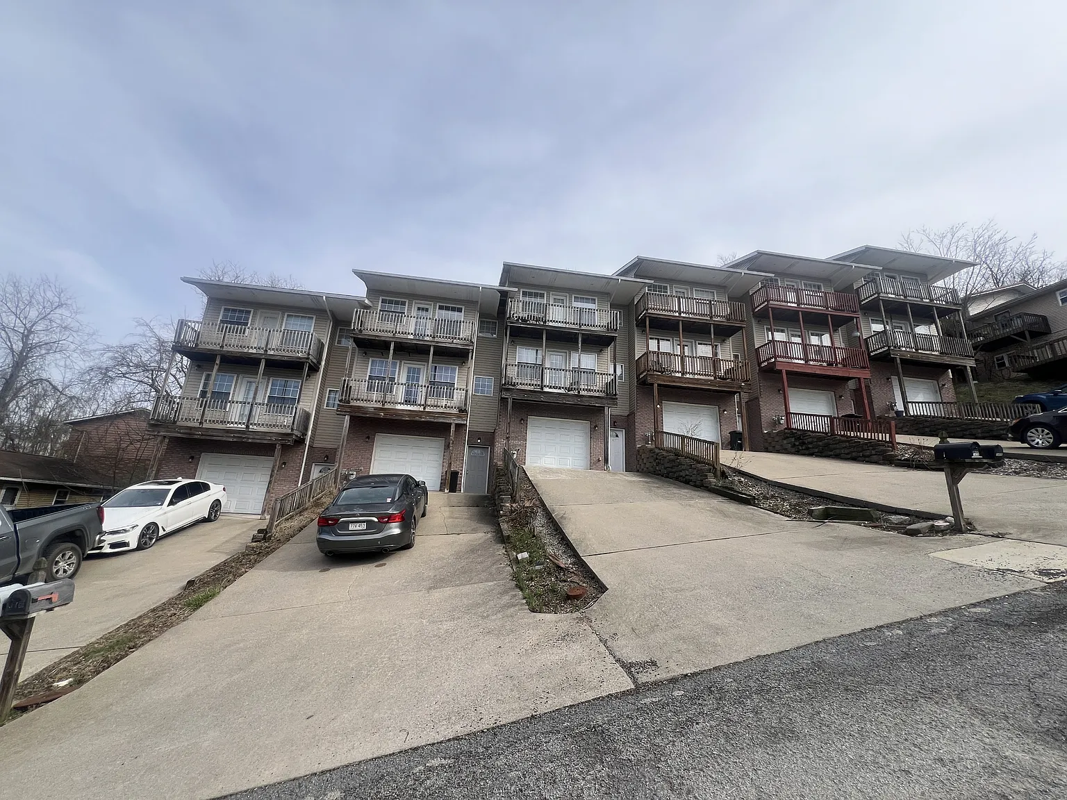 1460 Bergamont St photo 1