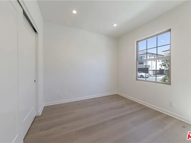 113 Escala — Photo 27