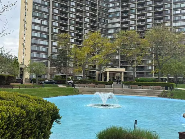 1 Bay Club Drive #11J, Bayside, NY 11360