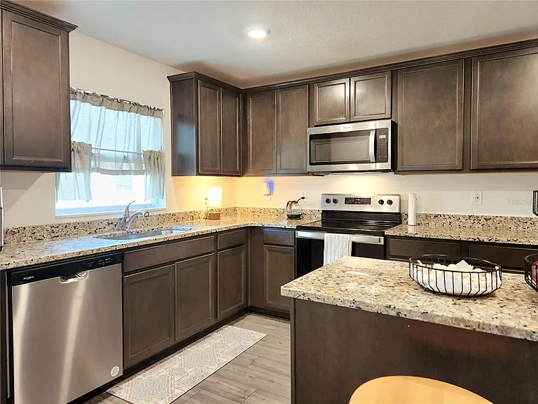 1679 Wynford Cir — Photo 10