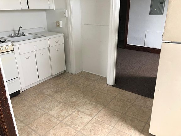 3rd image of 250 W 8th St APT 35