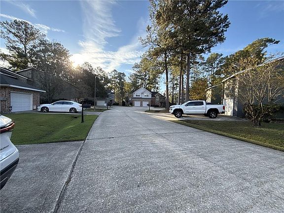 2nd image of 1 Jennifer Ct