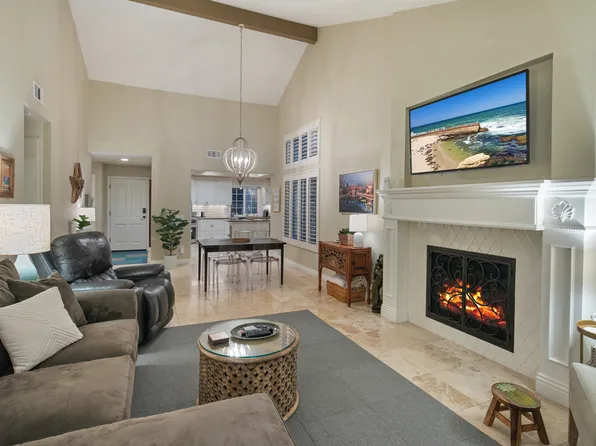 2037 Countrywood Way, Encinitas, CA 92024
