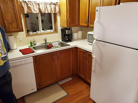 3rd image of 123 Oriole St