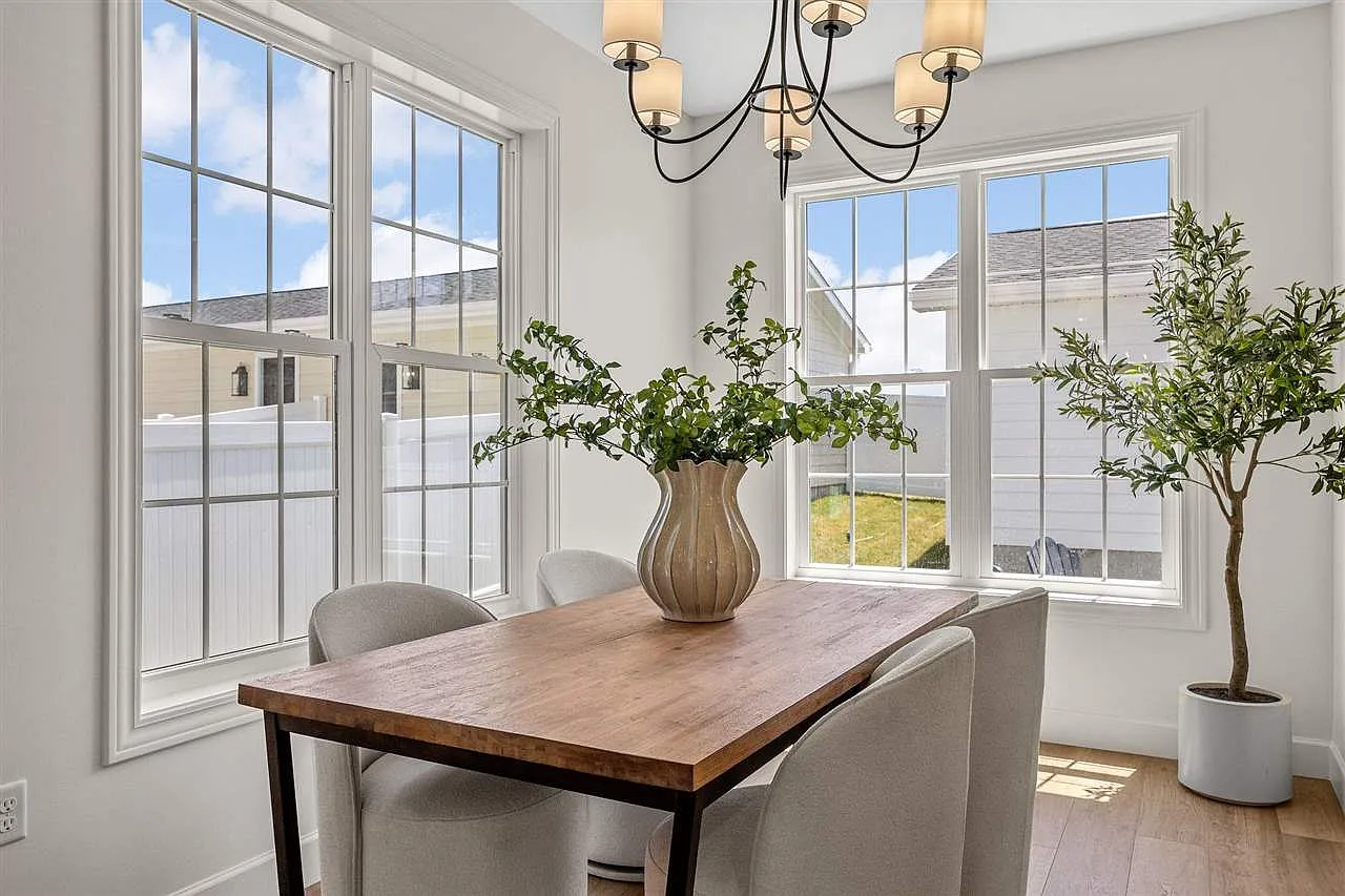 3 bed, 3.5 bath, 2051 sqft, $3,300 — Photo 2