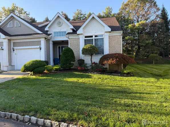 19 Wellington Pl, Monroe Township, NJ 08831