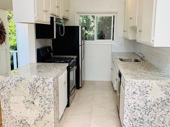 4th image of 506 1/2 Orchid Ave
