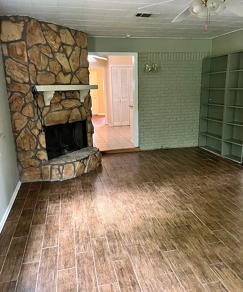 109 Lawrence Dr — Photo 11