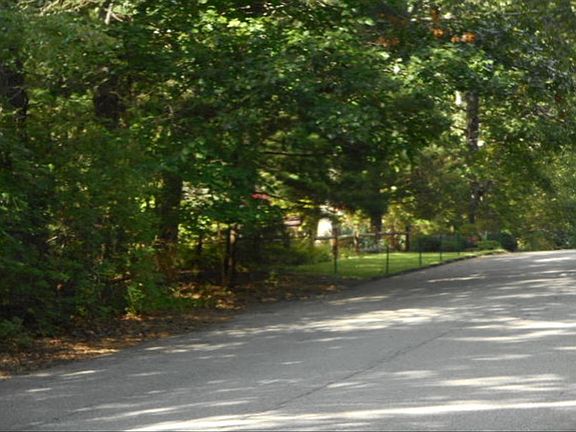 5th image of 75 Lakeview Dr