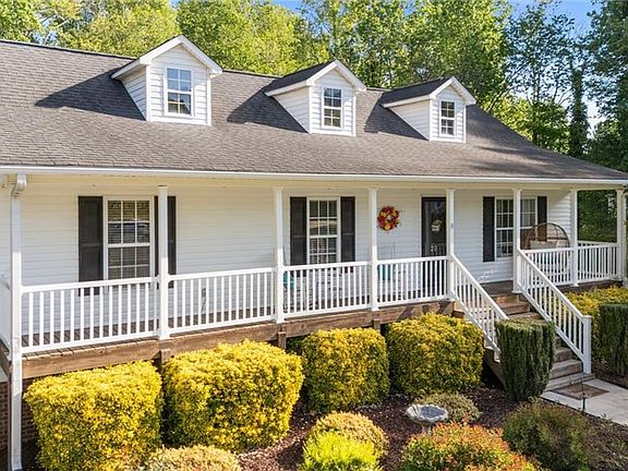 4th image of 20 Collin Ln