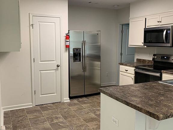 2nd image of 727 23rd Ave E