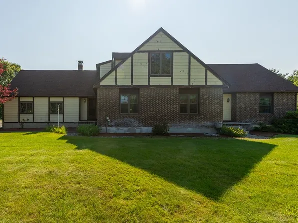 12 Woods Ct, Dunstable, MA 01827