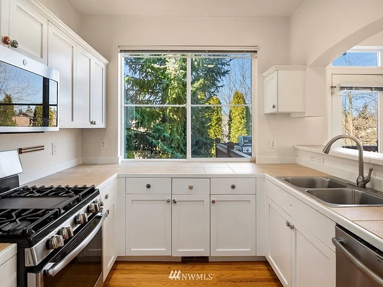 725 239th Ln SE — Photo 4