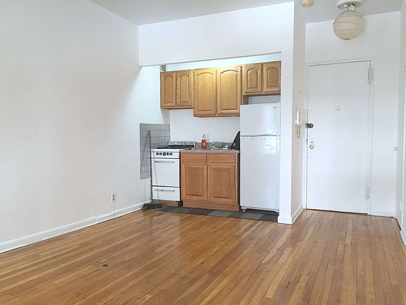 3rd image of 146 E 16th St APT 2E