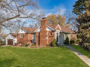 8809 General Grant Ln, Saint Louis, MO