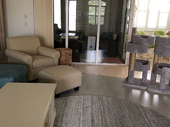 4th image of 2830 Royal Palm Dr