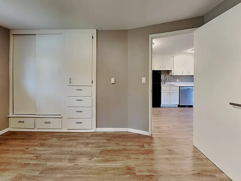 102 Summit Ave N #10 — Photo 3