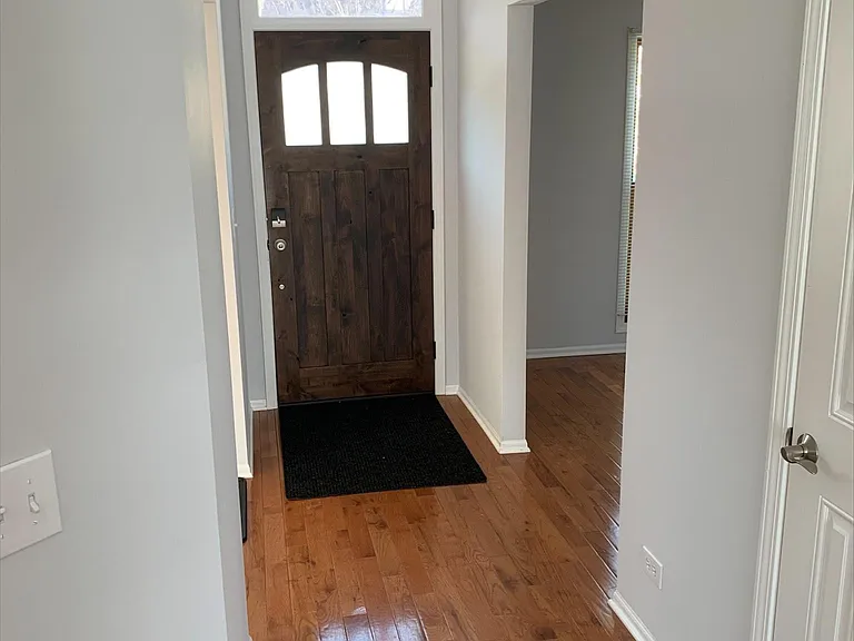 49 N Royal Oak Dr — Photo 2
