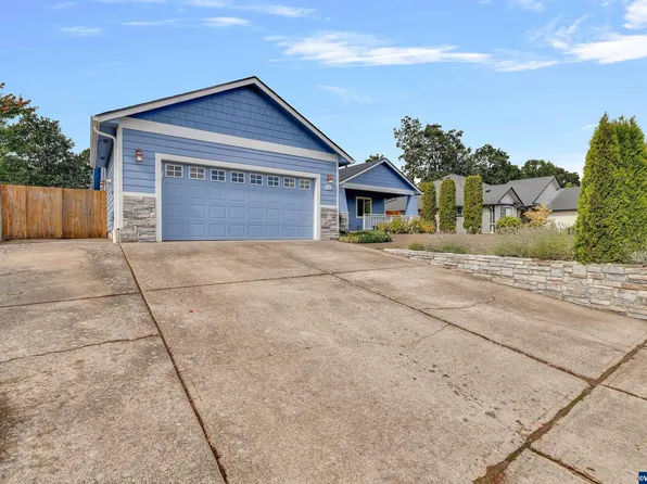 615 NW Heath St, Dallas, OR 97338