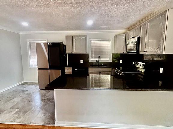 5th image of 105 Lillie Dr