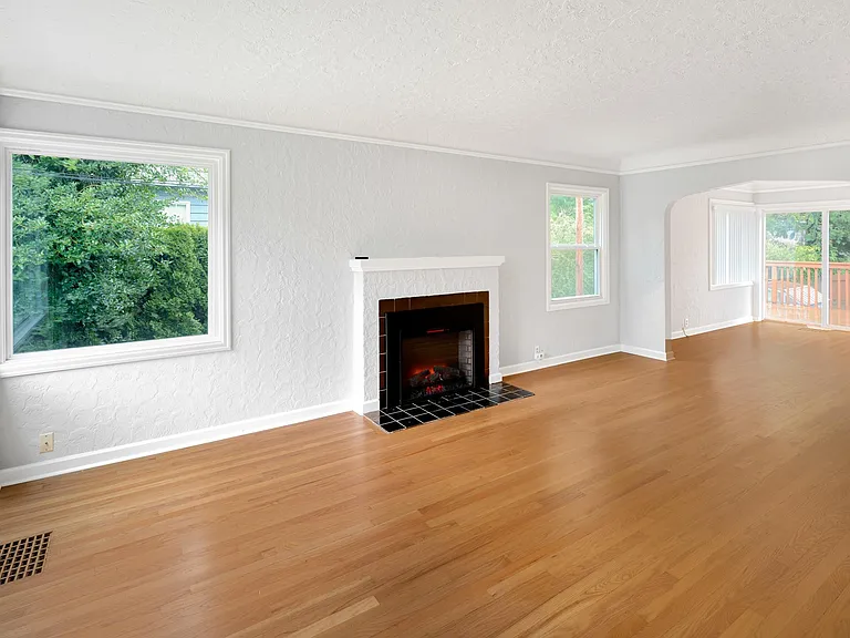 1406 NE 6th Ave — Photo 3