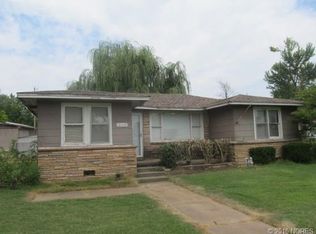 822 E Genevieve Ave, Henryetta, OK 74437