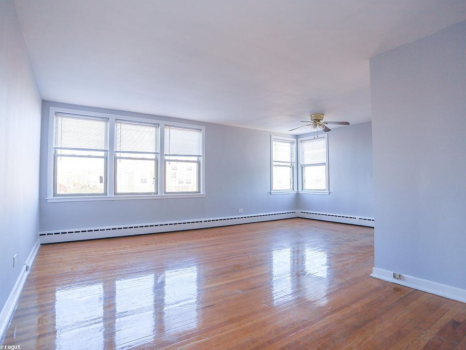 1st image of 2413 W Farragut Ave #126