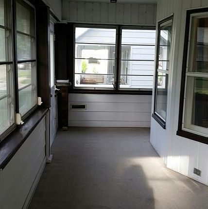 4th image of 1012 Sackett Ave
